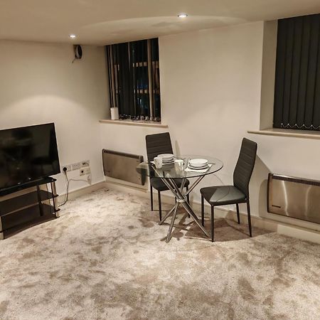 Lovely 1 Bedroom Apartment With Free Parking & Gym Kirkburton Екстер'єр фото
