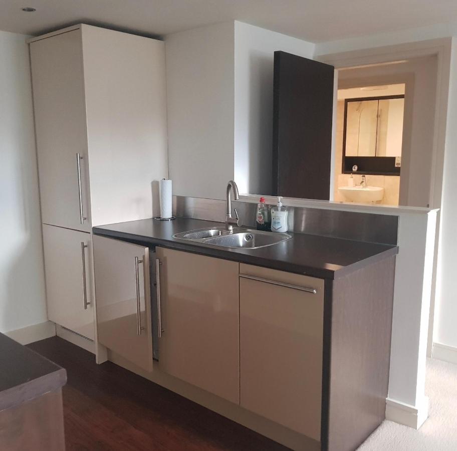 Lovely 1 Bedroom Apartment With Free Parking & Gym Kirkburton Екстер'єр фото