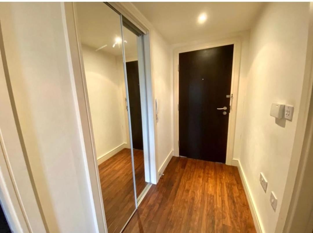 Lovely 1 Bedroom Apartment With Free Parking & Gym Kirkburton Екстер'єр фото