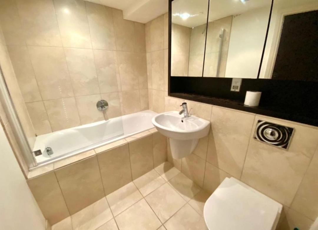 Lovely 1 Bedroom Apartment With Free Parking & Gym Kirkburton Екстер'єр фото