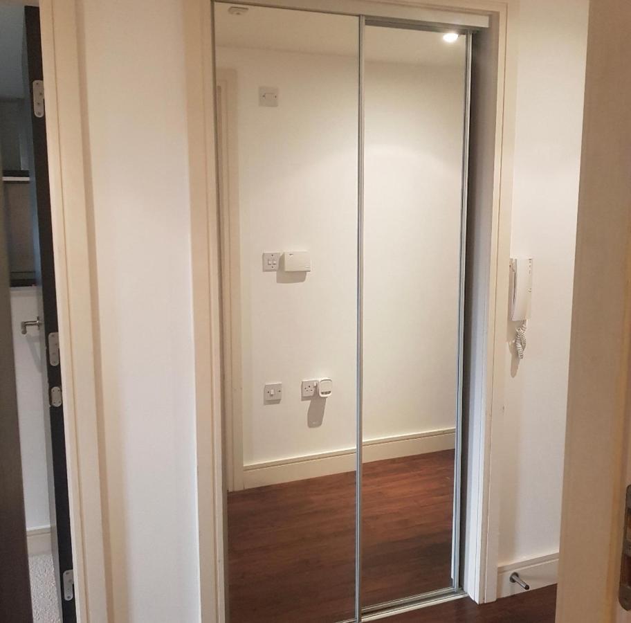 Lovely 1 Bedroom Apartment With Free Parking & Gym Kirkburton Екстер'єр фото