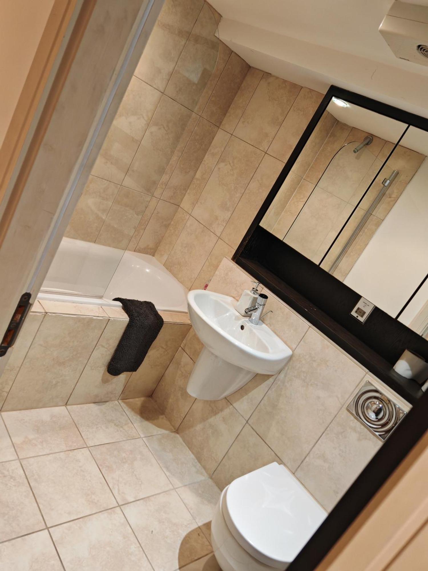 Lovely 1 Bedroom Apartment With Free Parking & Gym Kirkburton Екстер'єр фото