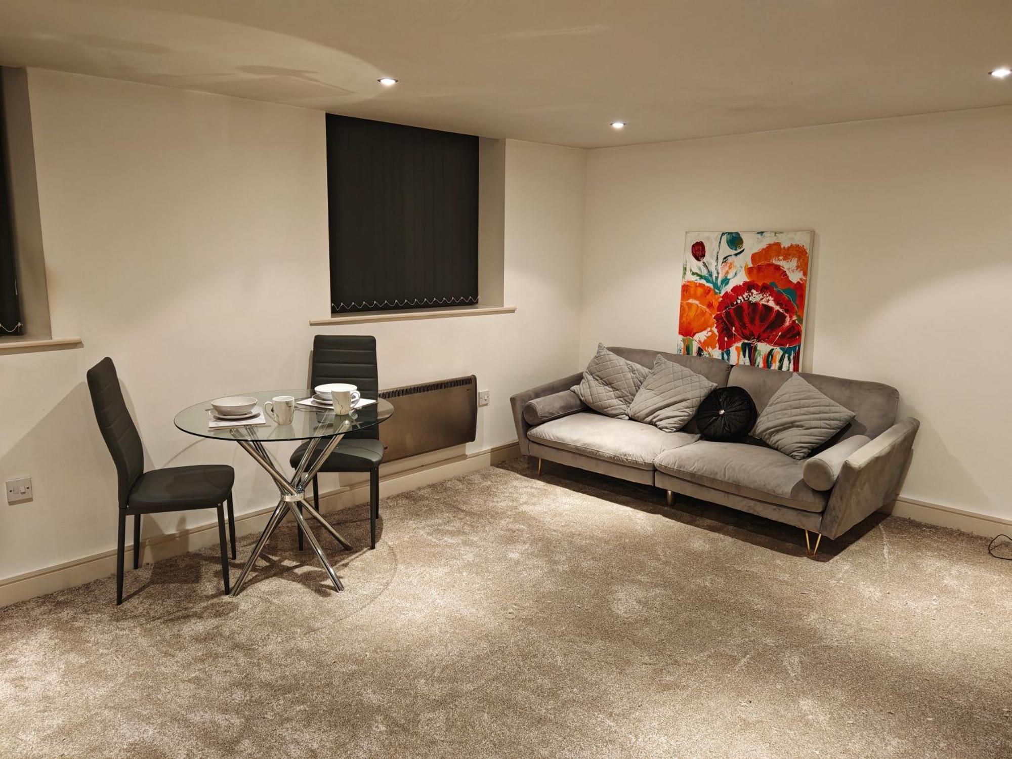 Lovely 1 Bedroom Apartment With Free Parking & Gym Kirkburton Екстер'єр фото