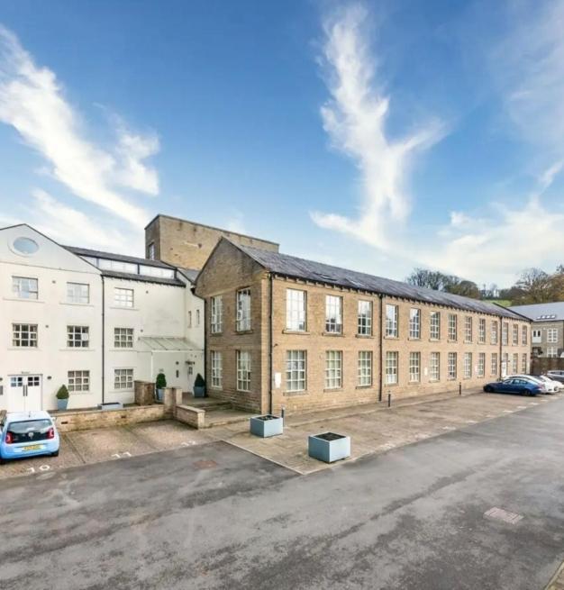 Lovely 1 Bedroom Apartment With Free Parking & Gym Kirkburton Екстер'єр фото