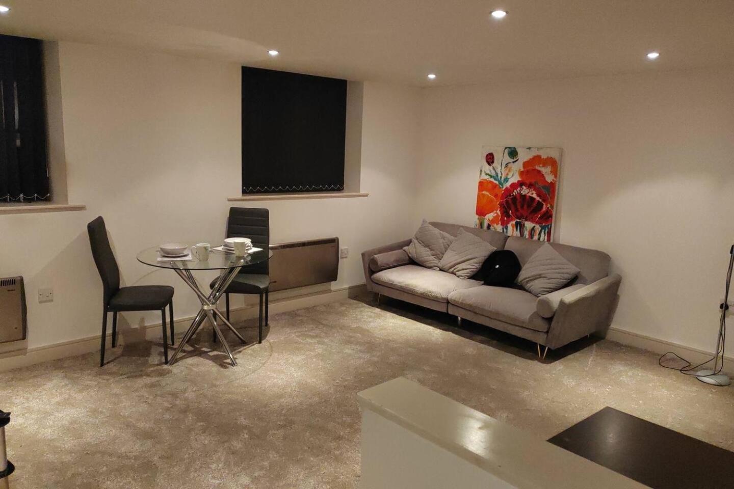 Lovely 1 Bedroom Apartment With Free Parking & Gym Kirkburton Екстер'єр фото