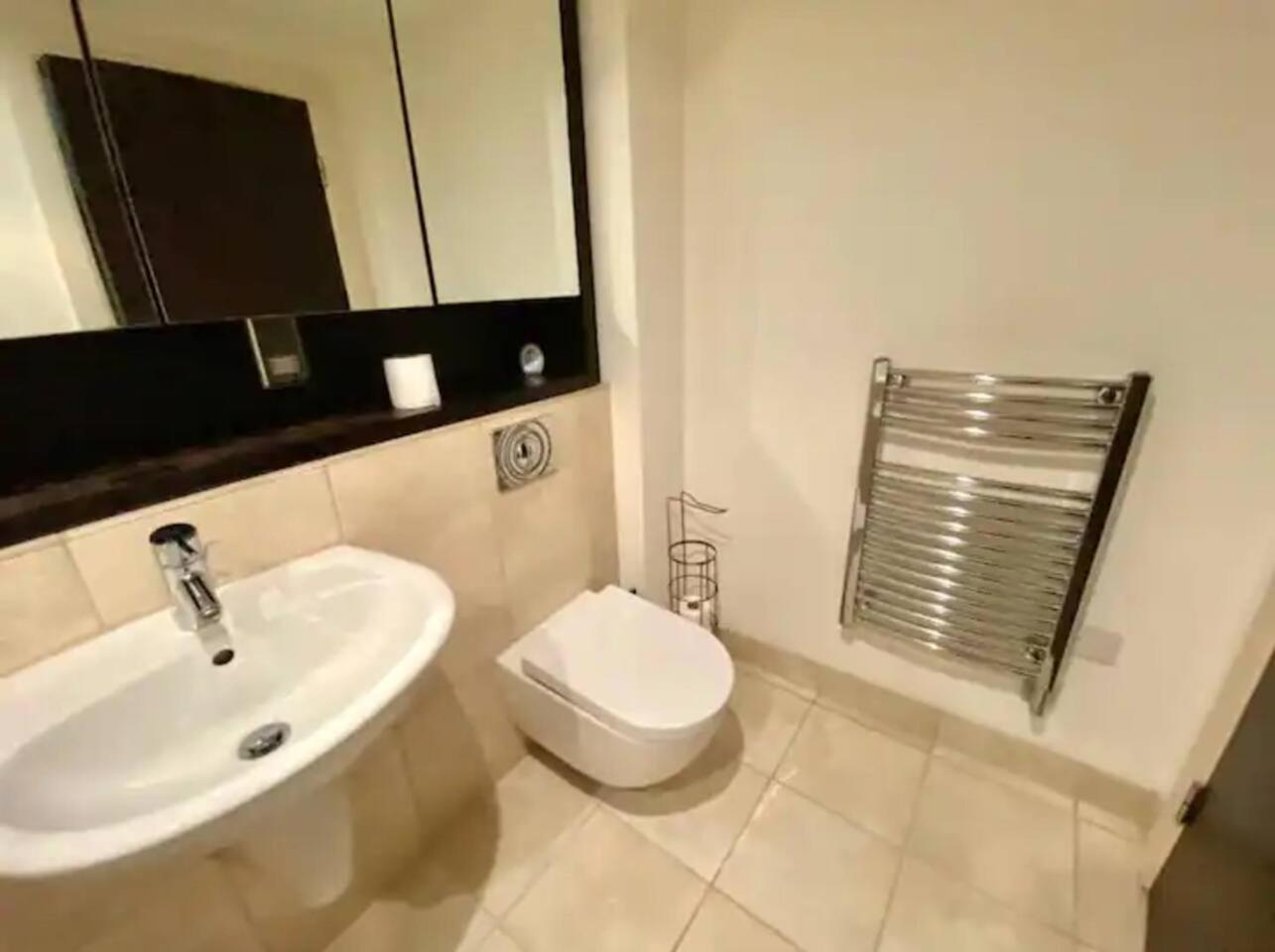 Lovely 1 Bedroom Apartment With Free Parking & Gym Kirkburton Екстер'єр фото