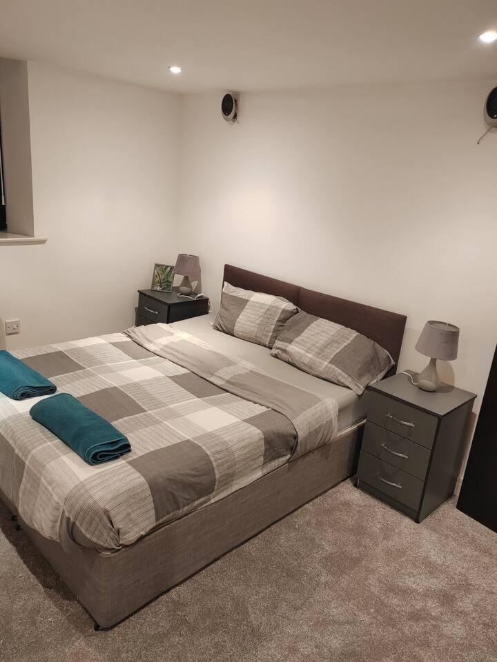 Lovely 1 Bedroom Apartment With Free Parking & Gym Kirkburton Екстер'єр фото