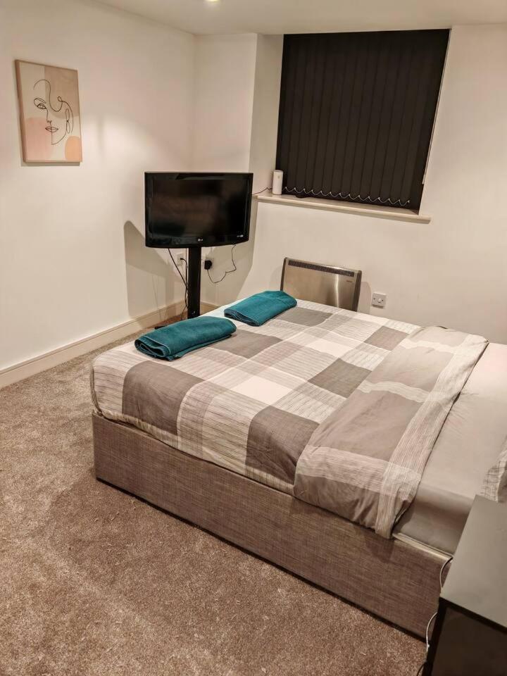 Lovely 1 Bedroom Apartment With Free Parking & Gym Kirkburton Екстер'єр фото