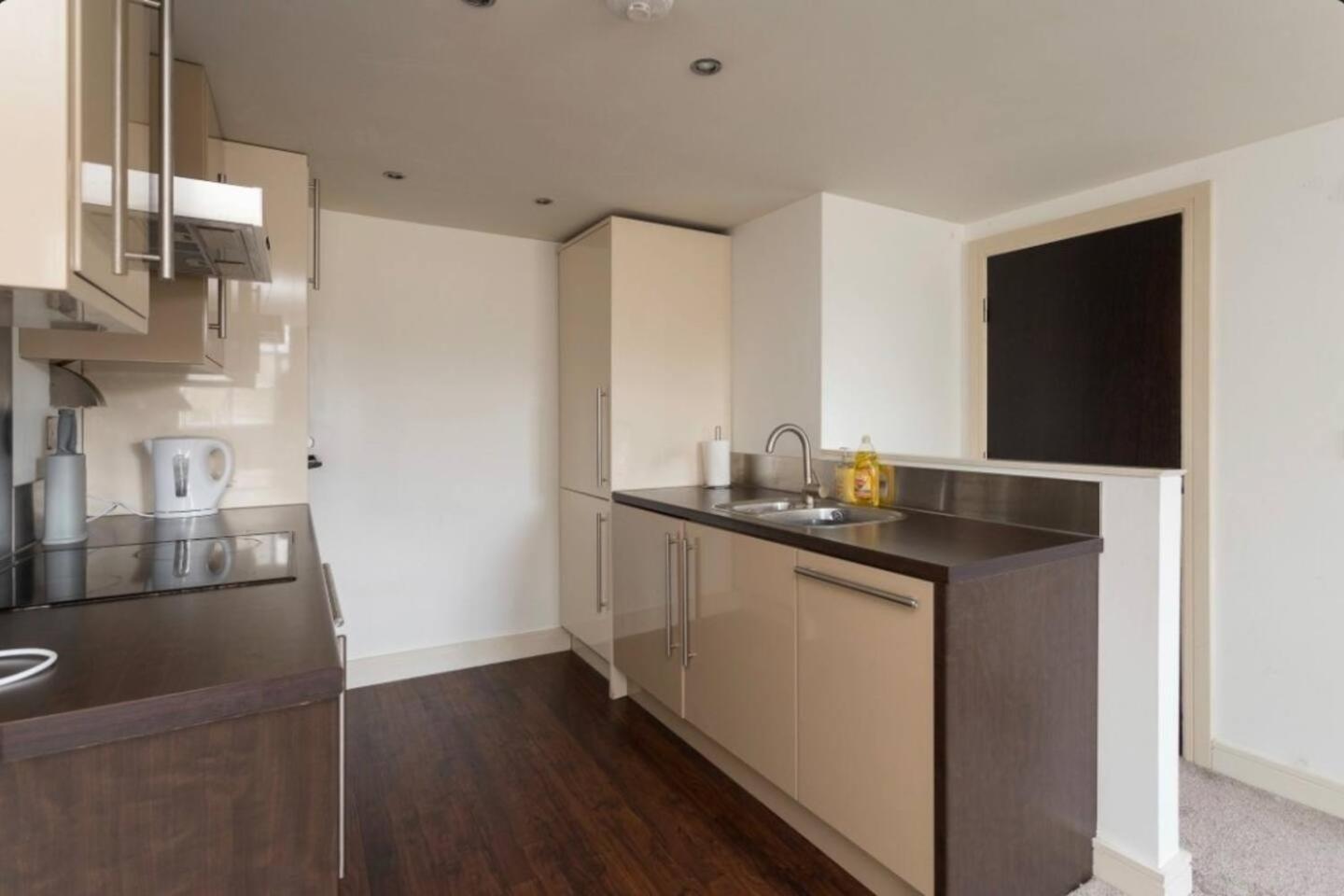 Lovely 1 Bedroom Apartment With Free Parking & Gym Kirkburton Екстер'єр фото