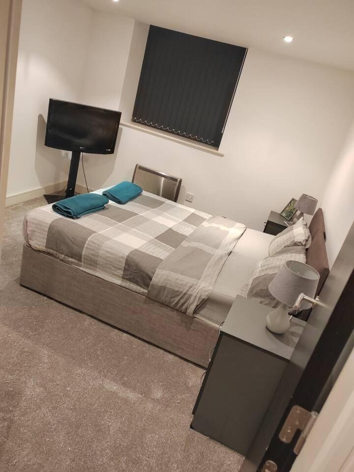Lovely 1 Bedroom Apartment With Free Parking & Gym Kirkburton Екстер'єр фото