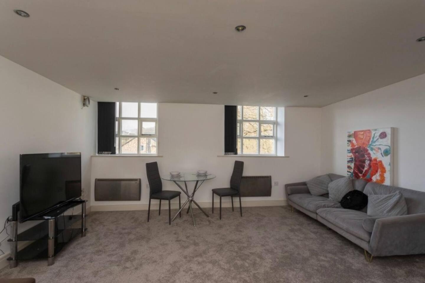Lovely 1 Bedroom Apartment With Free Parking & Gym Kirkburton Екстер'єр фото