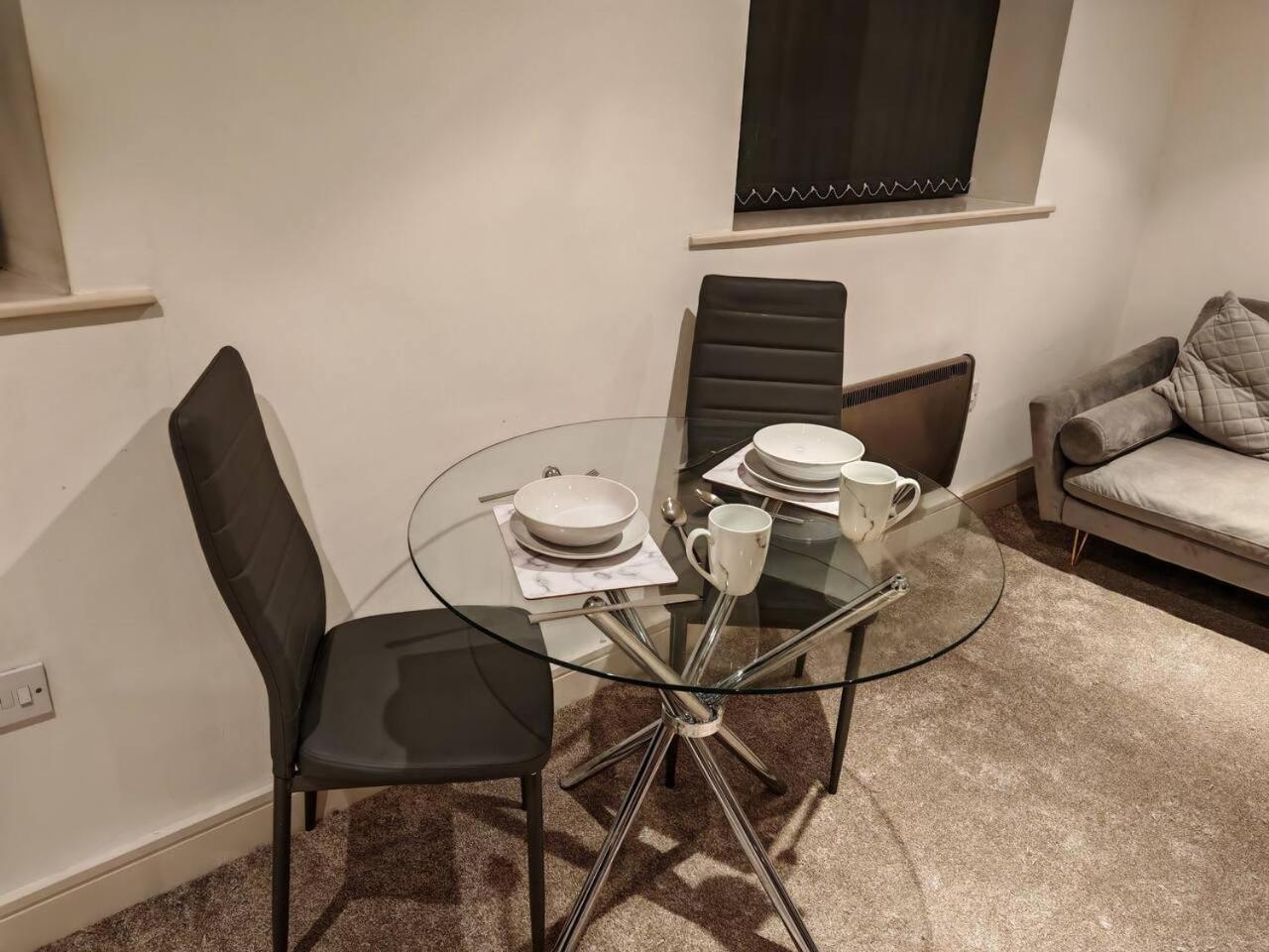 Lovely 1 Bedroom Apartment With Free Parking & Gym Kirkburton Екстер'єр фото