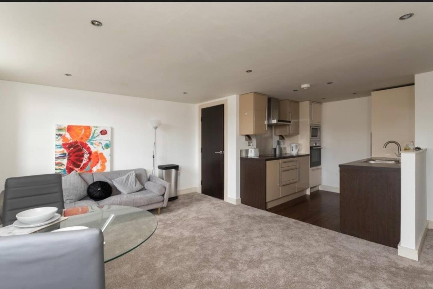 Lovely 1 Bedroom Apartment With Free Parking & Gym Kirkburton Екстер'єр фото