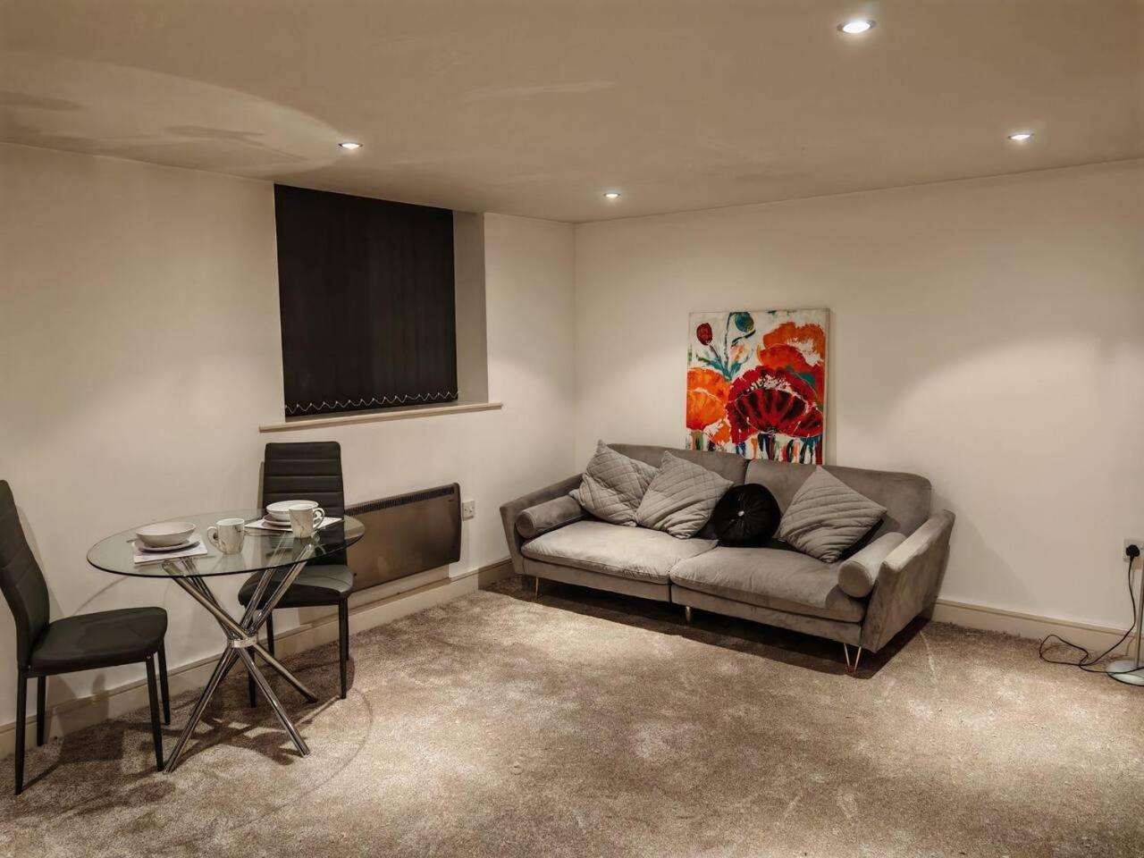 Lovely 1 Bedroom Apartment With Free Parking & Gym Kirkburton Екстер'єр фото