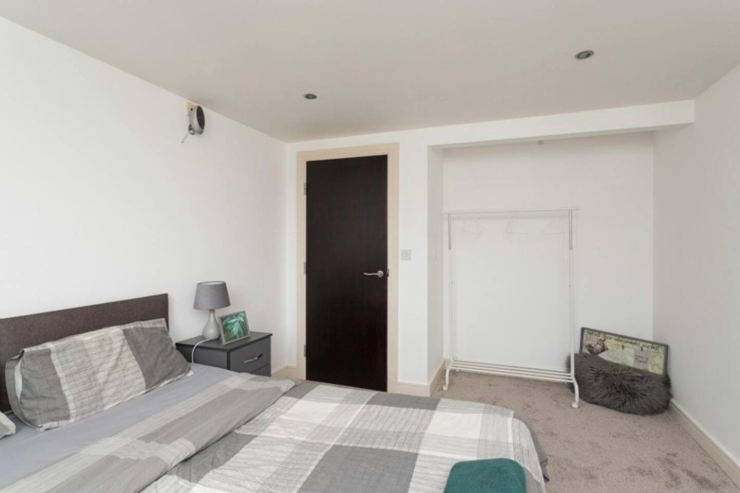 Lovely 1 Bedroom Apartment With Free Parking & Gym Kirkburton Екстер'єр фото