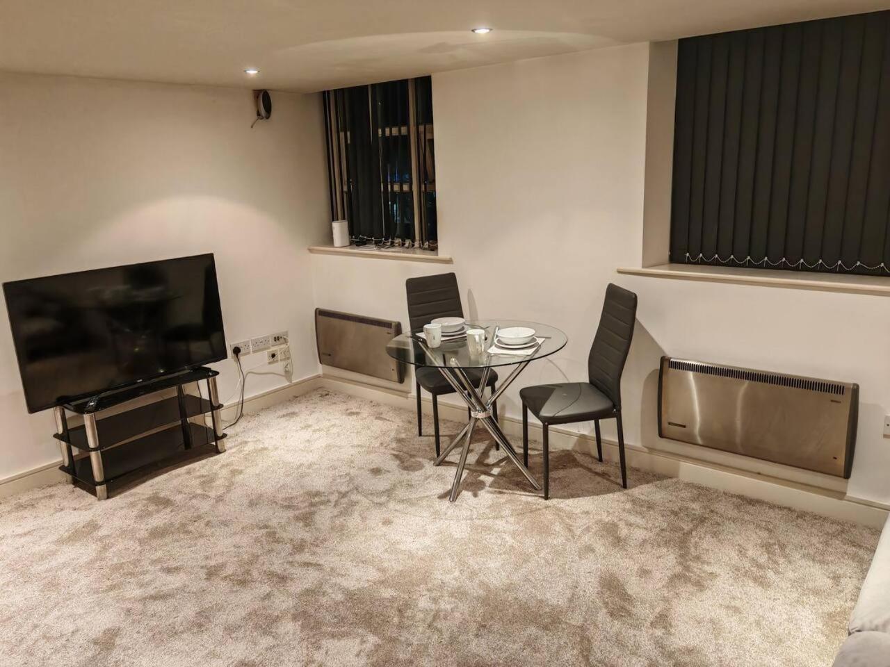 Lovely 1 Bedroom Apartment With Free Parking & Gym Kirkburton Екстер'єр фото