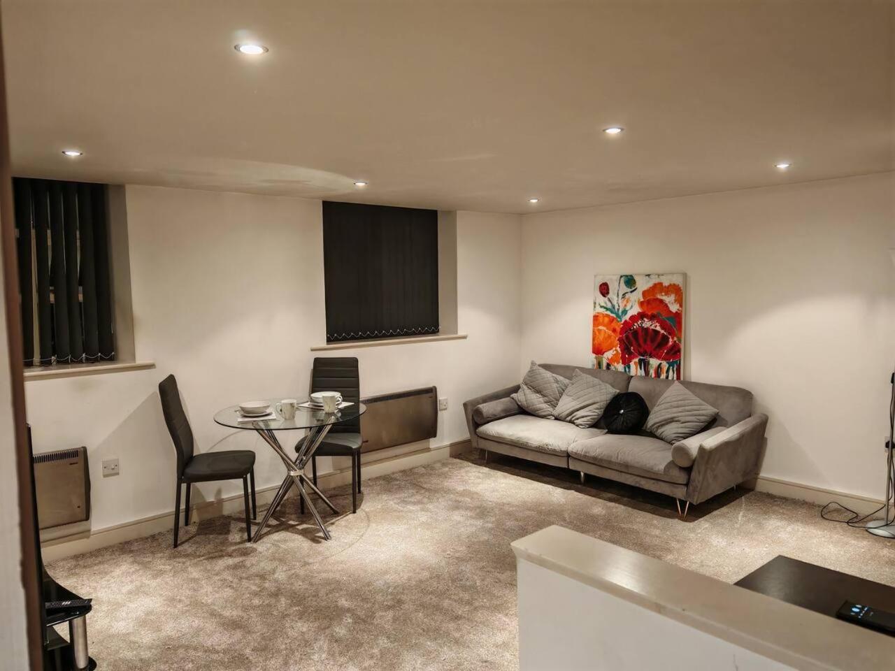 Lovely 1 Bedroom Apartment With Free Parking & Gym Kirkburton Екстер'єр фото
