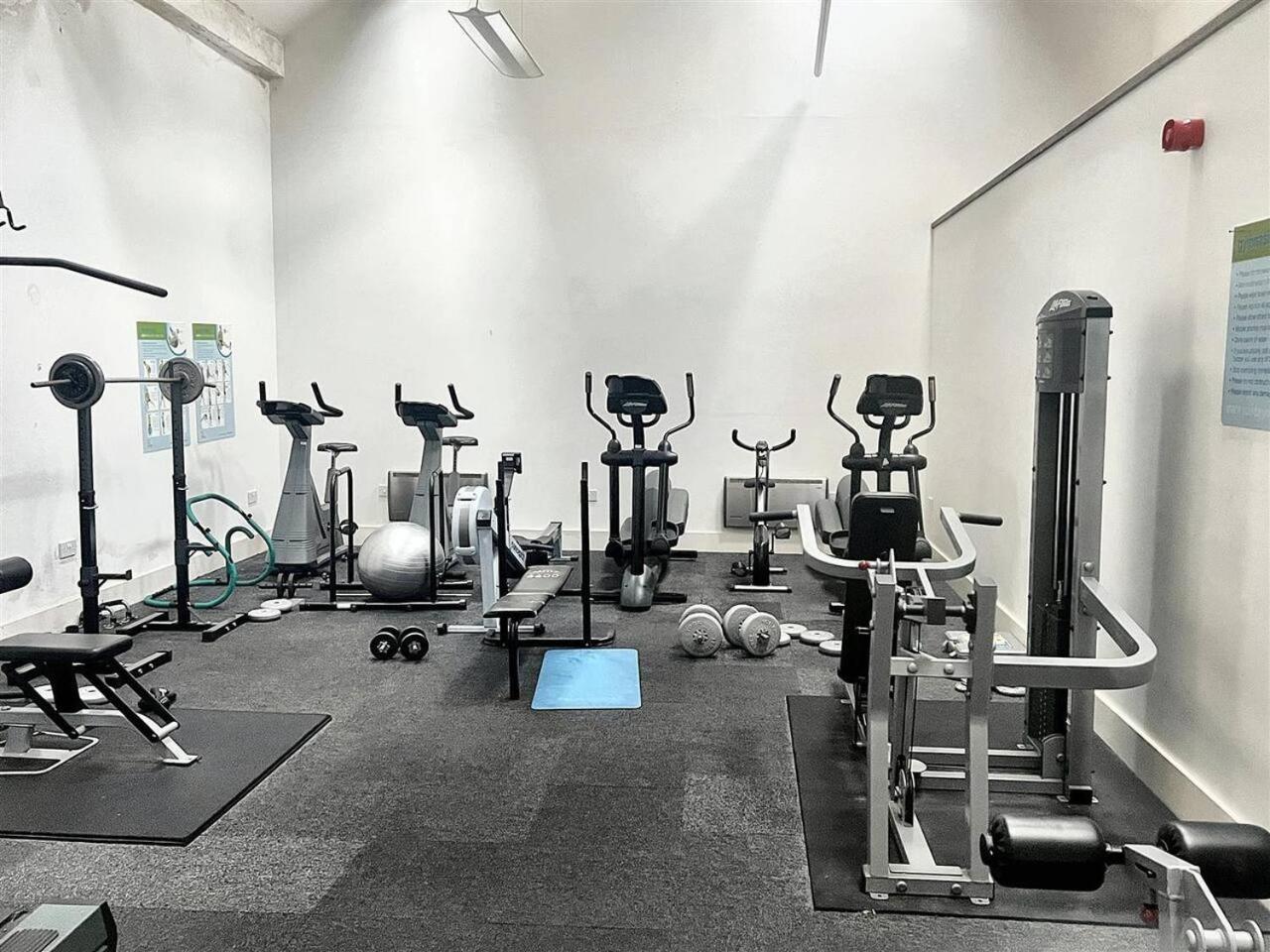 Lovely 1 Bedroom Apartment With Free Parking & Gym Kirkburton Екстер'єр фото