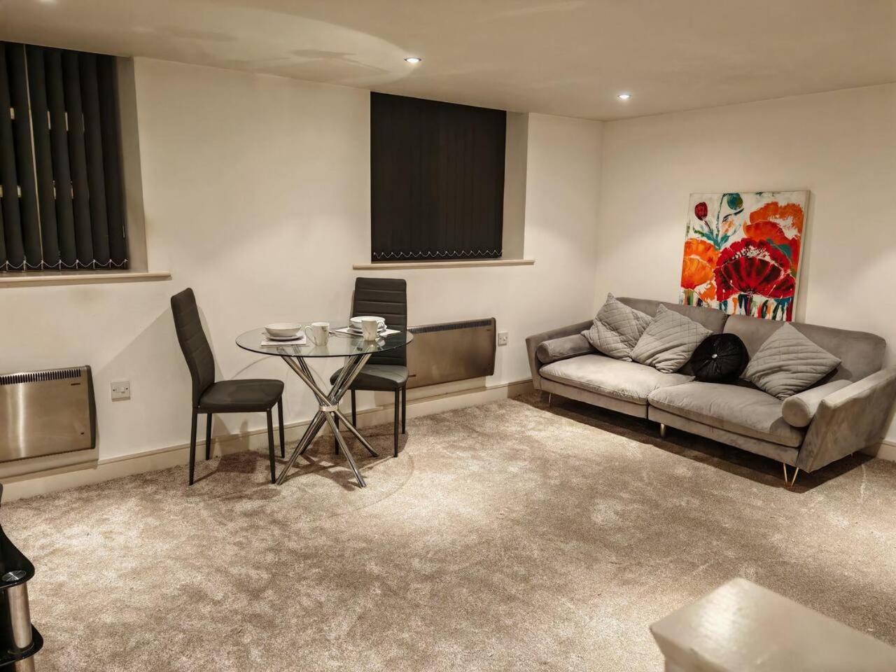 Lovely 1 Bedroom Apartment With Free Parking & Gym Kirkburton Екстер'єр фото